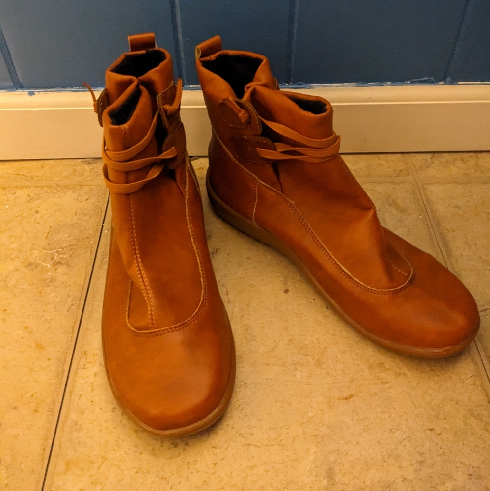 Camel Brown Booties NWOT